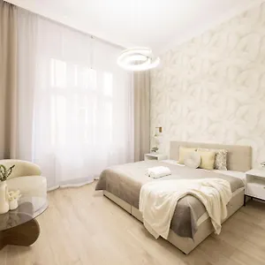 דירה Luxurious & Elegance W18 Grand W' Balcony By Prestige Homes, בודפשט